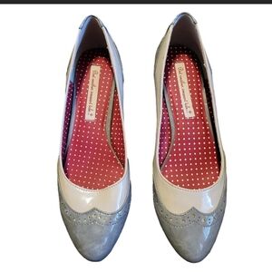 Women's Cream and Gray Flats